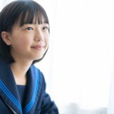 中学生は背中ニキビになりやすい？原因や治療法を紹介